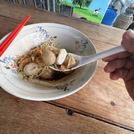 ใสสะอาดก๋วยเตี๋ยวลูกชิ้นน้ำใส อรุณอมรินทร์