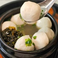 เมนูของร้าน A JUNG Fish Ball • อจัง ฟิชบอล (ชื่อเดิม สอาด ลูกชิ้นปลา) ถนนบรมราชนนี