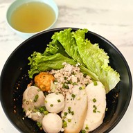 เมนูของร้าน A JUNG Fish Ball • อจัง ฟิชบอล (ชื่อเดิม สอาด ลูกชิ้นปลา) ถนนบรมราชนนี