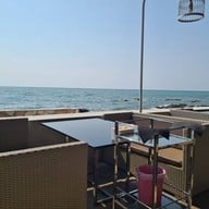 บรรยากาศ CHARIOT Pub & Restaurant