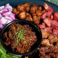 นิยมนัว - หมูปลาร้า อาหารอีสาน ปิ่นเกล้า