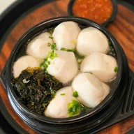เมนูของร้าน A JUNG Fish Ball • อจัง ฟิชบอล (ชื่อเดิม สอาด ลูกชิ้นปลา) ถนนบรมราชนนี