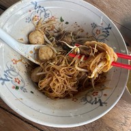 ใสสะอาดก๋วยเตี๋ยวลูกชิ้นน้ำใส อรุณอมรินทร์