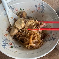 ใสสะอาดก๋วยเตี๋ยวลูกชิ้นน้ำใส อรุณอมรินทร์