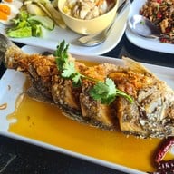 เมนูของร้าน CHARIOT Pub & Restaurant