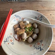 ใสสะอาดก๋วยเตี๋ยวลูกชิ้นน้ำใส อรุณอมรินทร์