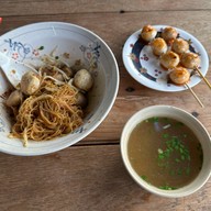 ใสสะอาดก๋วยเตี๋ยวลูกชิ้นน้ำใส อรุณอมรินทร์