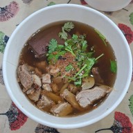 ก๋วยเตี๋ยวเป็ดสาย ๓ สูตรเด็ด 35 ปี  ซุปไม่เค็ม ซดได้หมดถ้วย ร.พ.จุฬาภรณ์ 100 เตียง