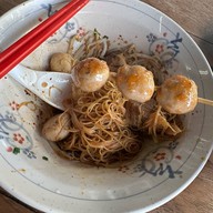 ใสสะอาดก๋วยเตี๋ยวลูกชิ้นน้ำใส อรุณอมรินทร์