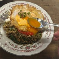 กะเพราเนื้อเนื้อ ช้างม่อย (Kaprao Nueanuea Chang Moi) -