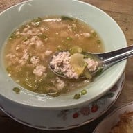กะเพราเนื้อเนื้อ ช้างม่อย (Kaprao Nueanuea Chang Moi) -