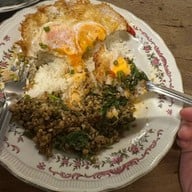 กะเพราเนื้อเนื้อ ช้างม่อย (Kaprao Nueanuea Chang Moi) -