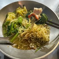 บะหมี่สามเหลือง ถนนสุเทพ