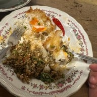 กะเพราเนื้อเนื้อ ช้างม่อย (Kaprao Nueanuea Chang Moi) -