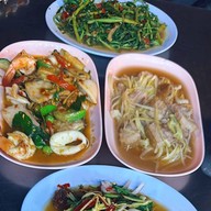 เมนูของร้าน ข้าวต้มใบเตย อ่าวอุดม