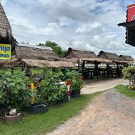 บรรยากาศ ครัวป้าหม่อน ไก่ย่างเขาสวนกวาง