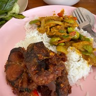 ฉวาง (แม่อวย) พรานนก