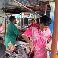 บรรยากาศ หมูปิ้งลุงแต