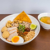 ก๋วยเตี๋ยวหมูโบราณ บ้านนคร สาขาสันติสุข