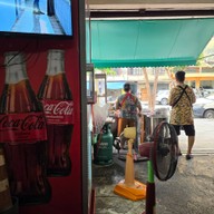 ก๋วยเตี๋ยวลูกชิ้นปลาอาฉั่ง