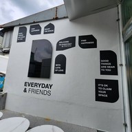 บรรยากาศ Everyday & Friends