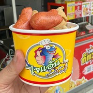 ร้านลูกชิ้นทอด ปลาระเบิด ลูกชิ้นปิ้ง  หมึกย่าง แยกสวนสยาม