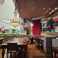 บรรยากาศ A Pink Rabbit + Bob Central Chidlom