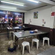 บรรยากาศ ร้านเลือดหมูต้มตลาด100ปี (หลังวัดโรมัน) อยู่ในตลาด