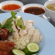 ฟู่ฟู่ข้าวมันไก่ -