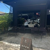บรรยากาศ Alio slow bar chiang rai สาขา ห้าแยกพ่อขุน