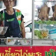 ก๋วยเตี๋ยวเป็ดพะโล้ เตี๋ยวไก่ตุ๋น น้องเฟิร์ส&พี่ฟิวส์ สาขา2 เจ้ป้อม