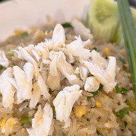 กานดาข้าวผัดปูและตามสั่ง สารินซิตี้อาคารพาณิชย์ข้างๆหมู่บ้านซื่อตรงอยู่ถนนเมนเยื้องๆเดอะคาแนล