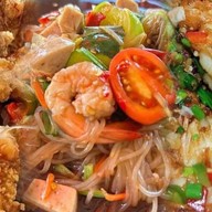 หมูกรอบ กะเพราหมูกรอบพริกแห้ง (อาหารตามสั่ง) ครัวอุ่นใจ แฟลตบางชัน