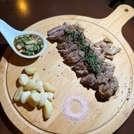 ไส้กรอกเยอรมัน & สเต็ก เดอะฮ็อกฟาเธอร์ แยกไฟฉาย