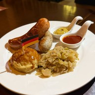 ไส้กรอกเยอรมัน & สเต็ก เดอะฮ็อกฟาเธอร์ แยกไฟฉาย