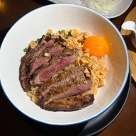 ไส้กรอกเยอรมัน & สเต็ก เดอะฮ็อกฟาเธอร์ แยกไฟฉาย