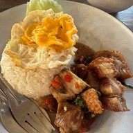 บ้านคนรักหมูกรอบ