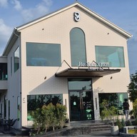 หน้าร้าน Be Your Own Coffee & Bar -