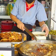 ขาหมูฮ่องเต้เฮียซ้ง ร้านดังในโซเชีี่ยล สาธุประดิษฐ์ กรุงเทพ