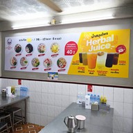 ขาหมูฮ่องเต้เฮียซ้ง ร้านดังในโซเชีี่ยล สาธุประดิษฐ์ กรุงเทพ
