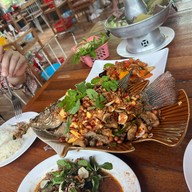 คนลือลาบเป็ดริมมูล