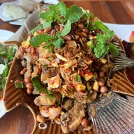 คนลือลาบเป็ดริมมูล