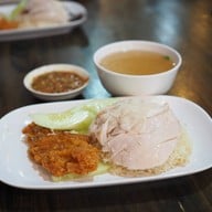 เมนูของร้าน รสนิยมข้าวมันไก่ ตำนาน70ปี สระบุรี(ร้านดังสูตรจากอากง) ตำนาน70ปีป้ายดำ!!!