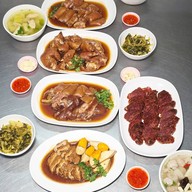 ขาหมูฮ่องเต้เฮียซ้ง ร้านดังในโซเชีี่ยล สาธุประดิษฐ์ กรุงเทพ