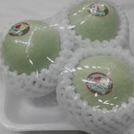 ผลไม้สด ร้านลาดพร้าว 138 ติดถนนริมฟุตบาทอยู่หน้าซอยเลยข้างๆมี toyota