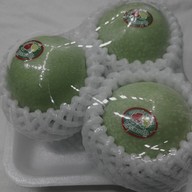 ผลไม้สด ร้านลาดพร้าว 138 ติดถนนริมฟุตบาทอยู่หน้าซอยเลยข้างๆมี toyota