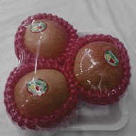 ผลไม้สด ร้านลาดพร้าว 138 ติดถนนริมฟุตบาทอยู่หน้าซอยเลยข้างๆมี toyota