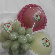 ผลไม้สด ร้านลาดพร้าว 138 ติดถนนริมฟุตบาทอยู่หน้าซอยเลยข้างๆมี toyota