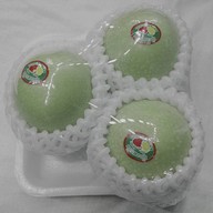 ผลไม้สด ร้านลาดพร้าว 138 ติดถนนริมฟุตบาทอยู่หน้าซอยเลยข้างๆมี toyota