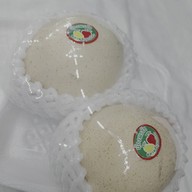 ผลไม้สด ร้านลาดพร้าว 138 ติดถนนริมฟุตบาทอยู่หน้าซอยเลยข้างๆมี toyota